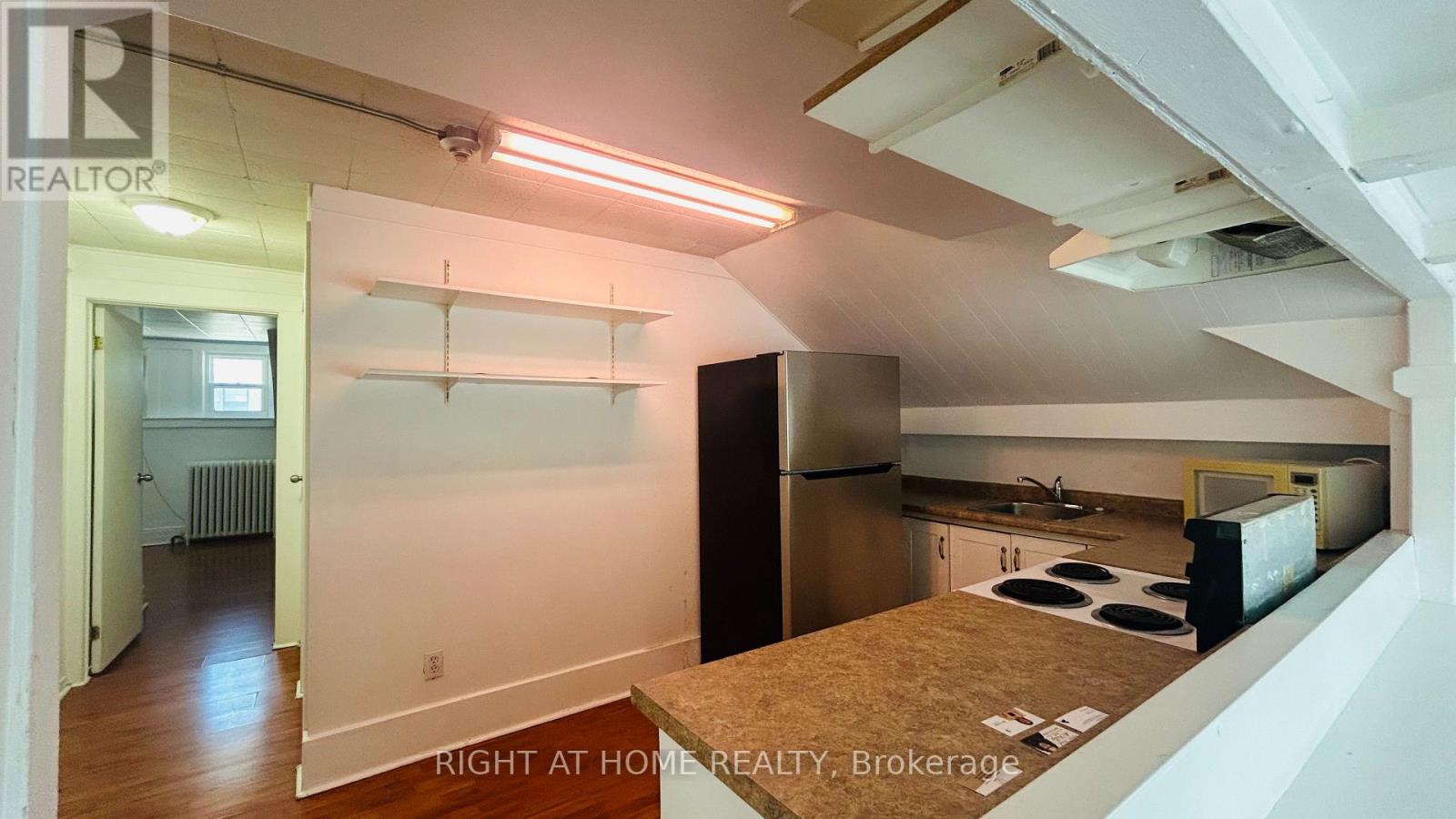 2 - 60 Long Branch Avenue, Toronto, Ontario  M8W 3J2 - Photo 4 - W12942926