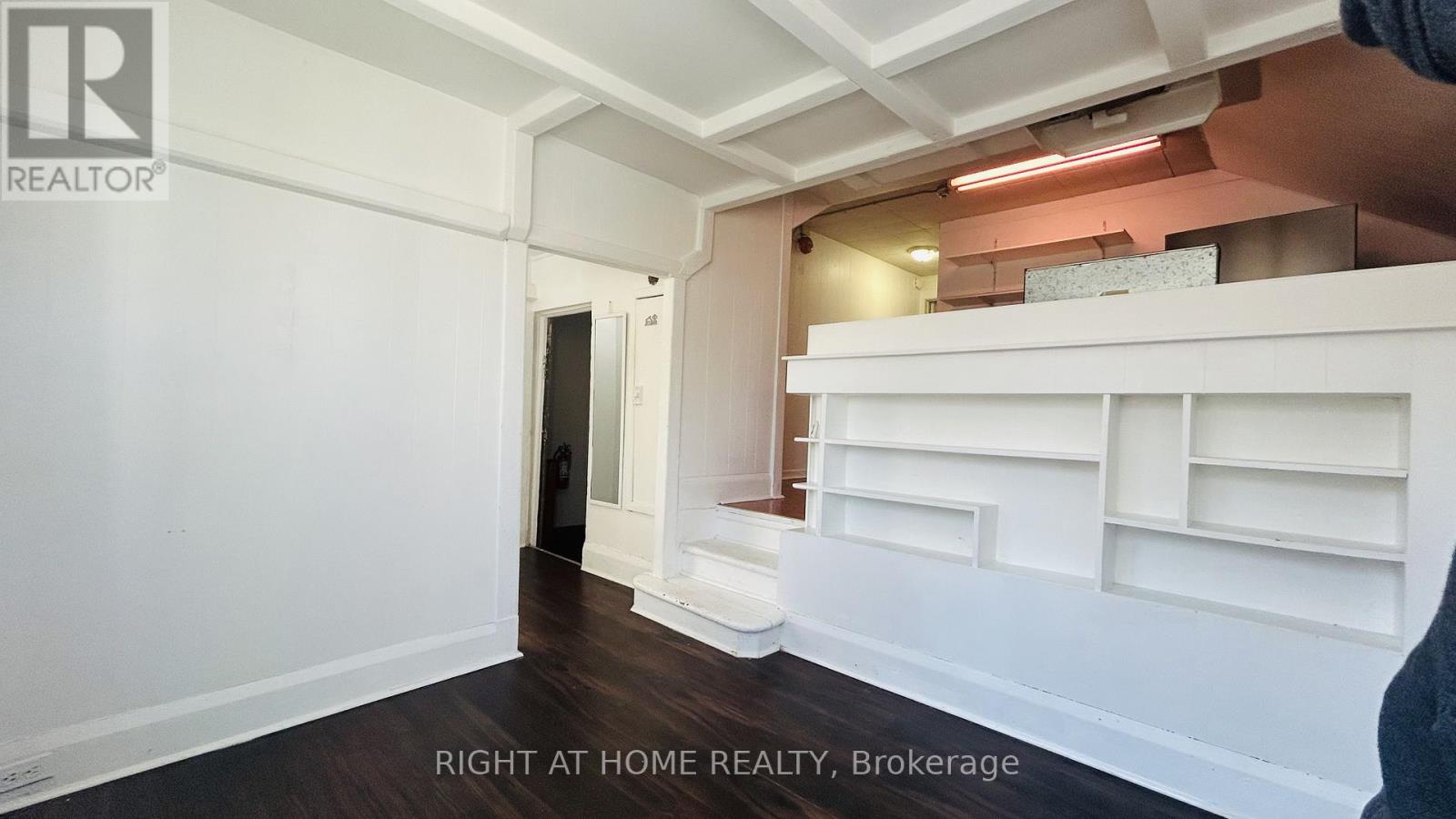 2 - 60 Long Branch Avenue, Toronto, Ontario  M8W 3J2 - Photo 7 - W12942926