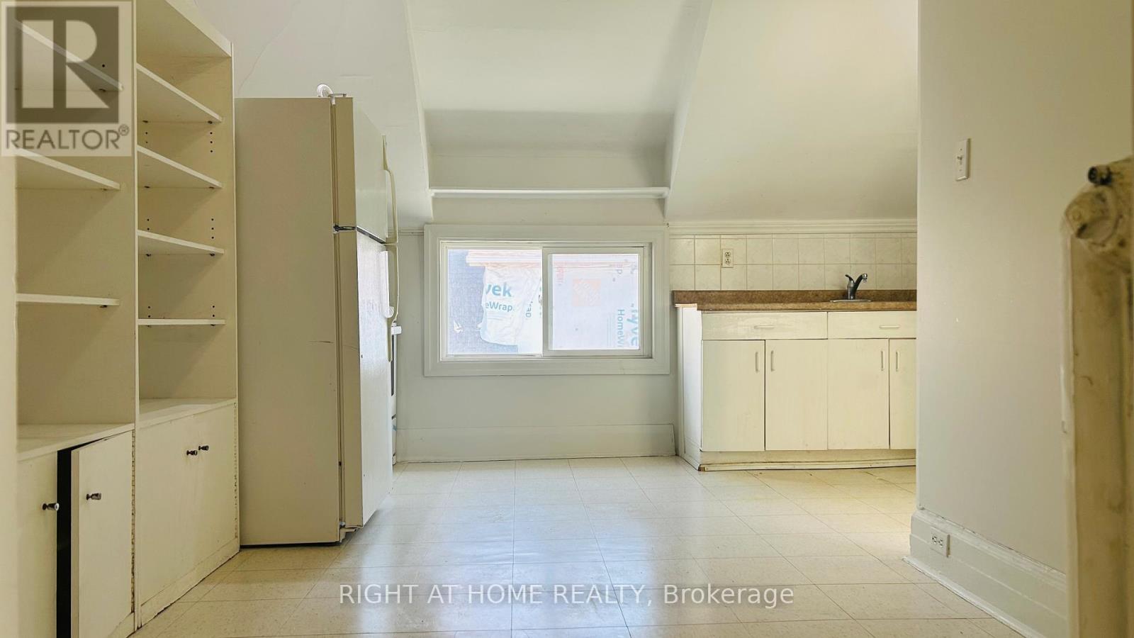 3 - 60 Long Branch Avenue, Toronto, Ontario  M8W 3J2 - Photo 2 - W12942872