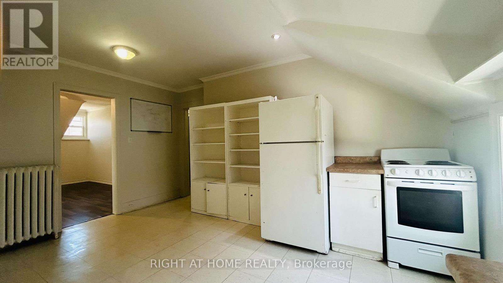 3 - 60 Long Branch Avenue, Toronto, Ontario  M8W 3J2 - Photo 4 - W12942872