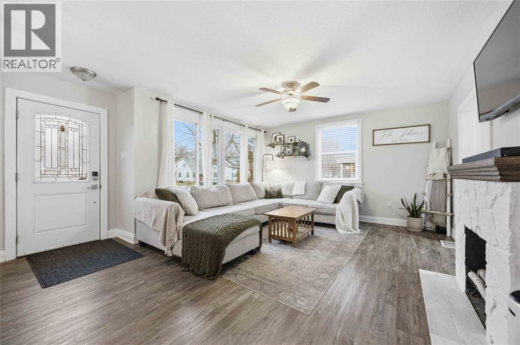 323 Maria Street, Sarnia, Ontario  N7T 4T5 - Photo 2 - 26008533