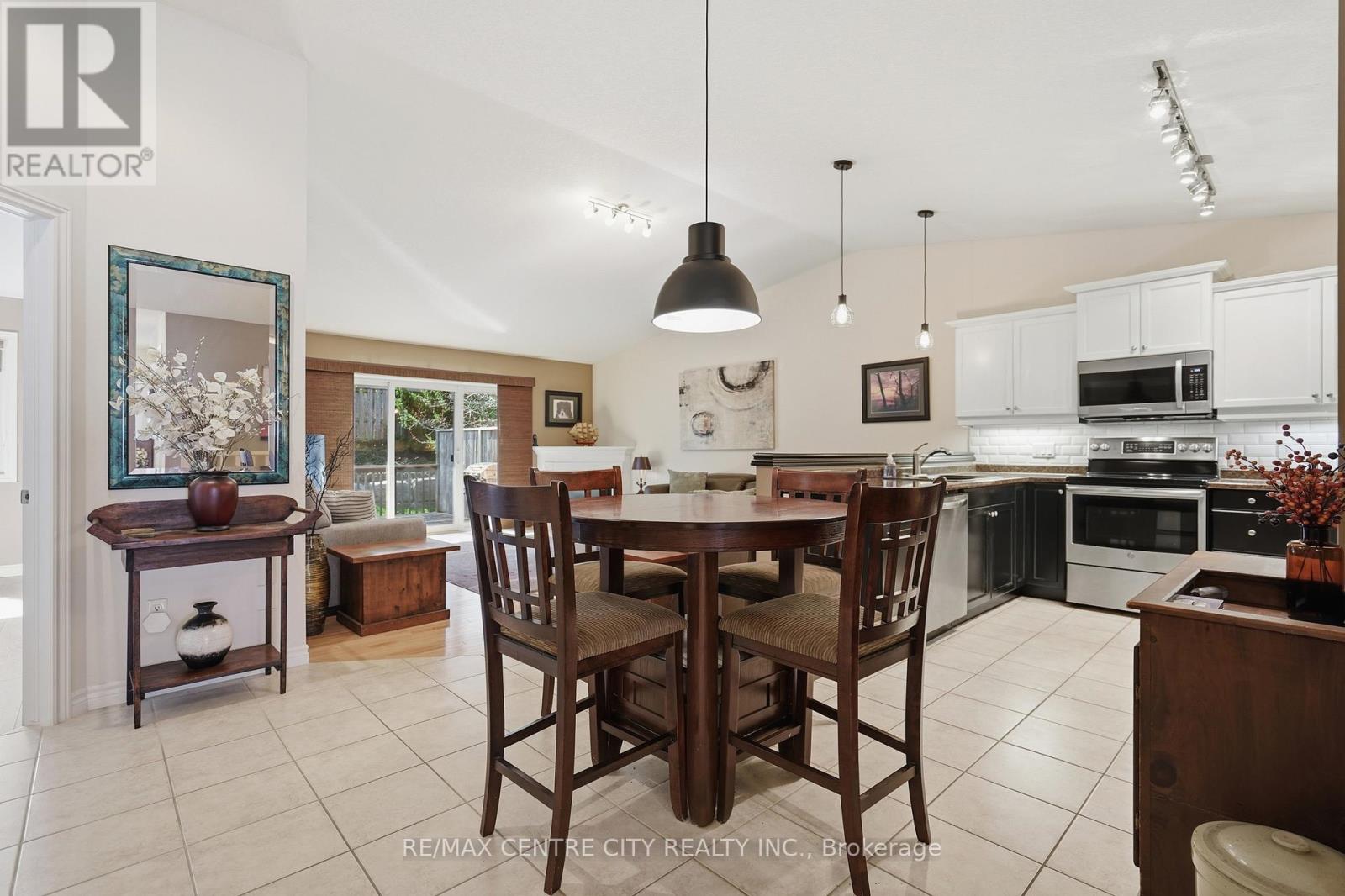 21 - 121 Meadowcreek Drive, Middlesex Centre, Ontario  N0M 2A0 - Photo 6 - X13018094