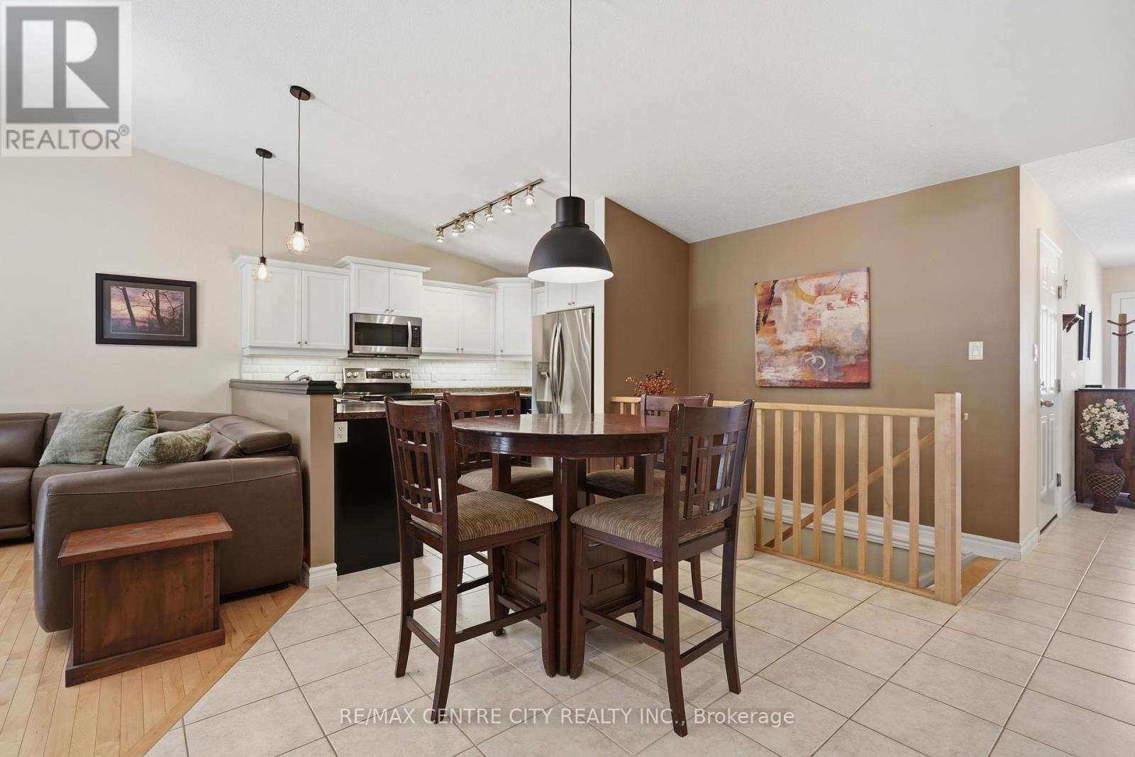 21 - 121 Meadowcreek Drive, Middlesex Centre, Ontario  N0M 2A0 - Photo 7 - X13018094