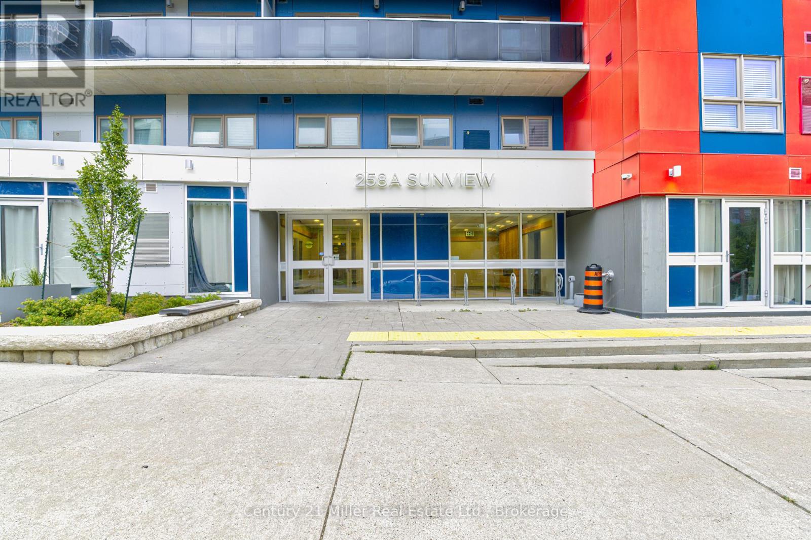 181 - 258a Sunview Street, Waterloo, Ontario  N2L 0H6 - Photo 2 - X13018172