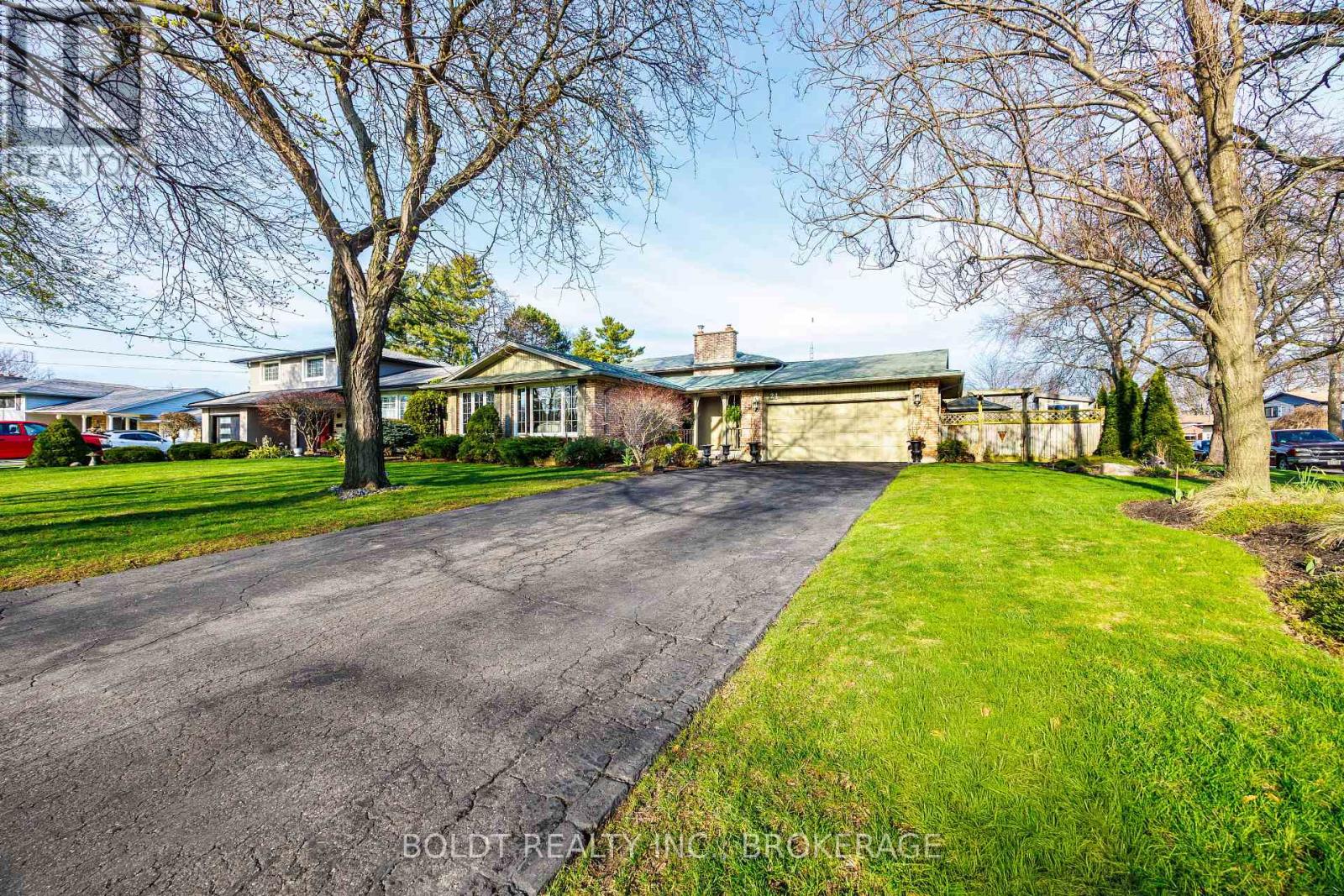 24 Mississauga Road, St. Catharines, Ontario  L2N 3K4 - Photo 2 - X13018148