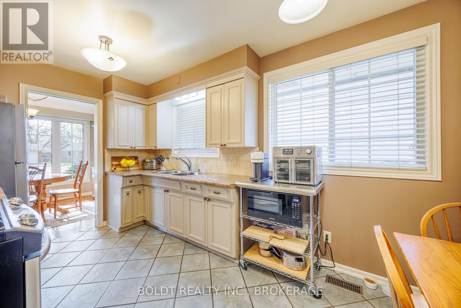 24 Mississauga Road, St. Catharines, Ontario  L2N 3K4 - Photo 7 - X13018148