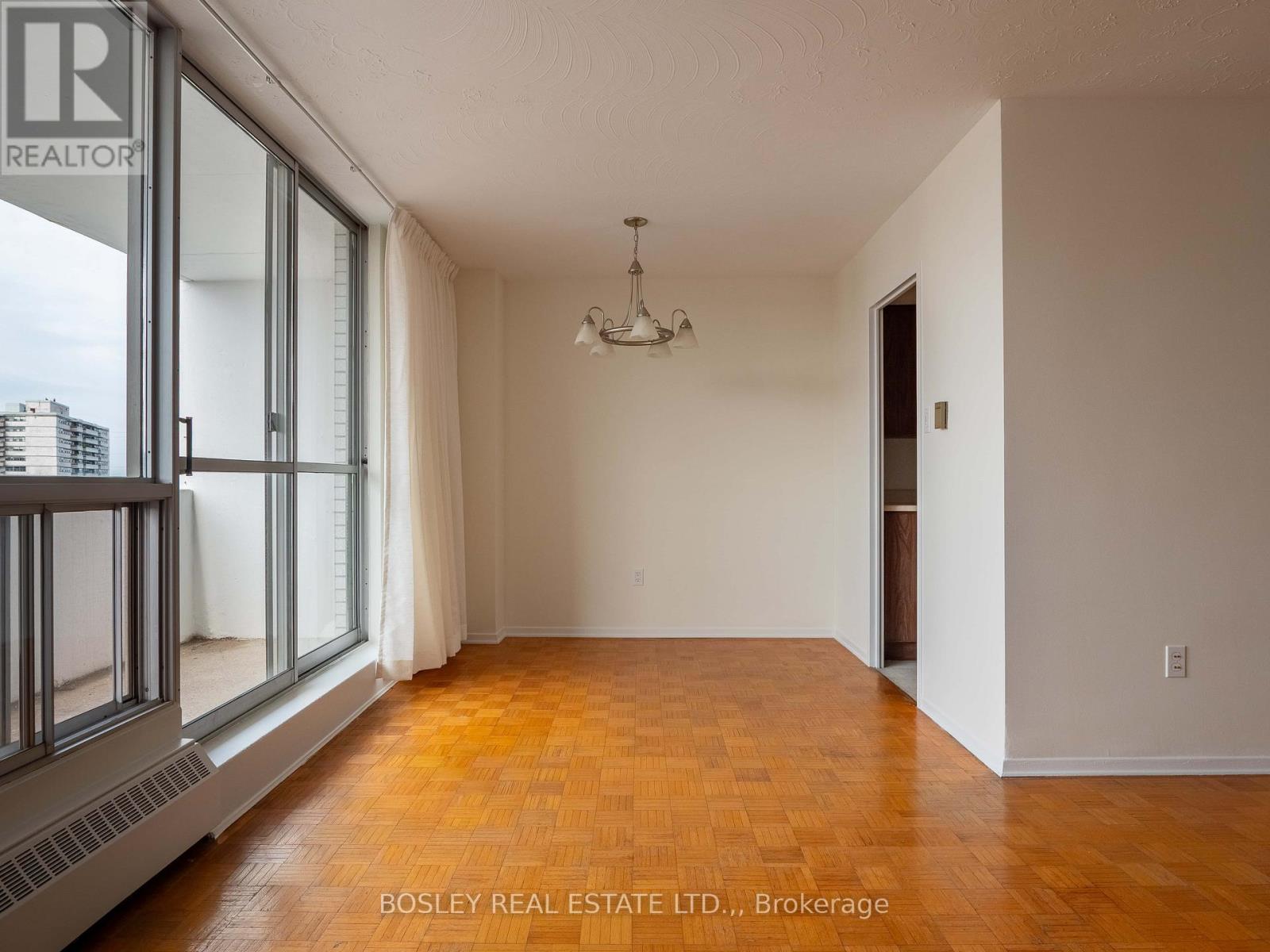 8 - 15 Towering Heights Boulevard, St. Catharines, Ontario  L2T 3G7 - Photo 5 - X13018168