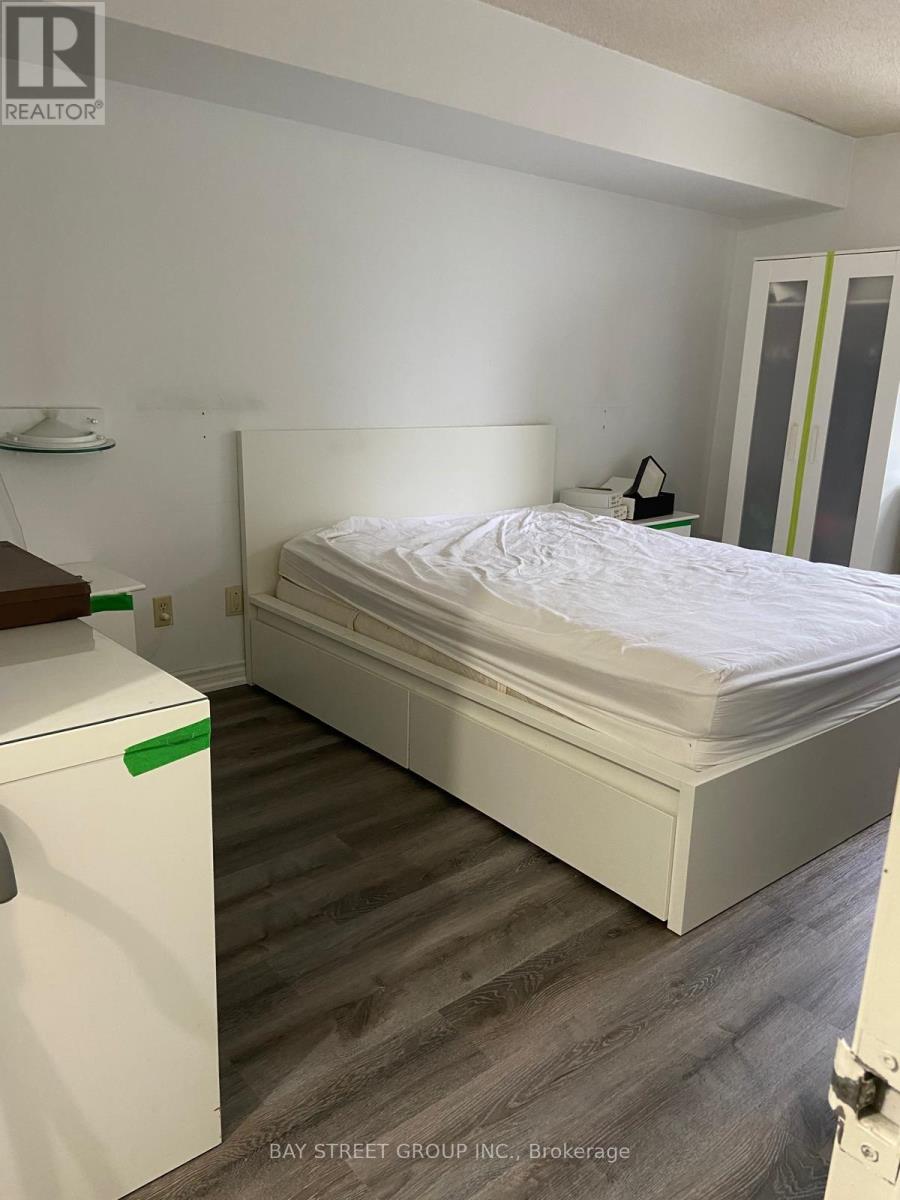 610 - 4 Park Vistas, Toronto, Ontario  M4B 3M8 - Photo 2 - E13018096