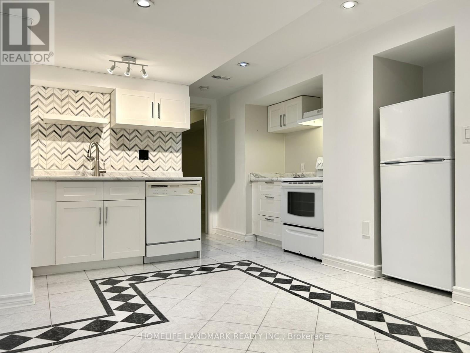 323 Elmwood Avenue, Richmond Hill, Ontario  L4C 1L7 - Photo 17 - N13018132