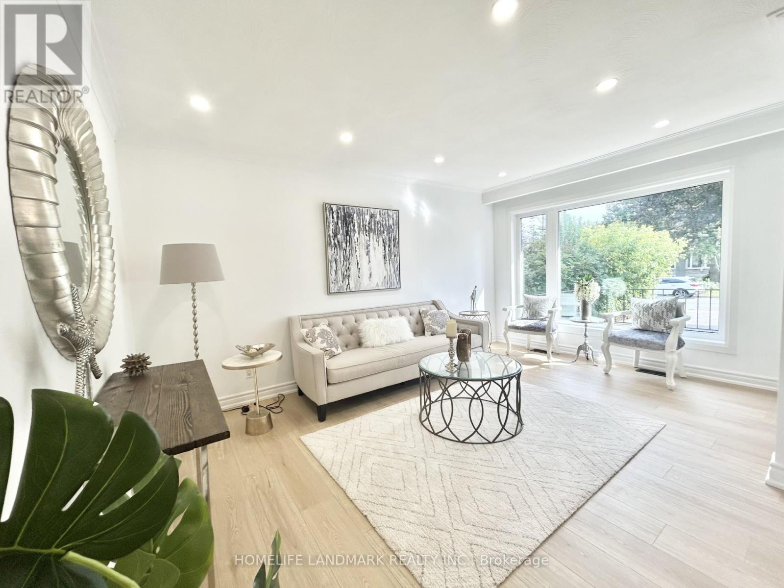 323 Elmwood Avenue, Richmond Hill, Ontario  L4C 1L7 - Photo 4 - N13018132