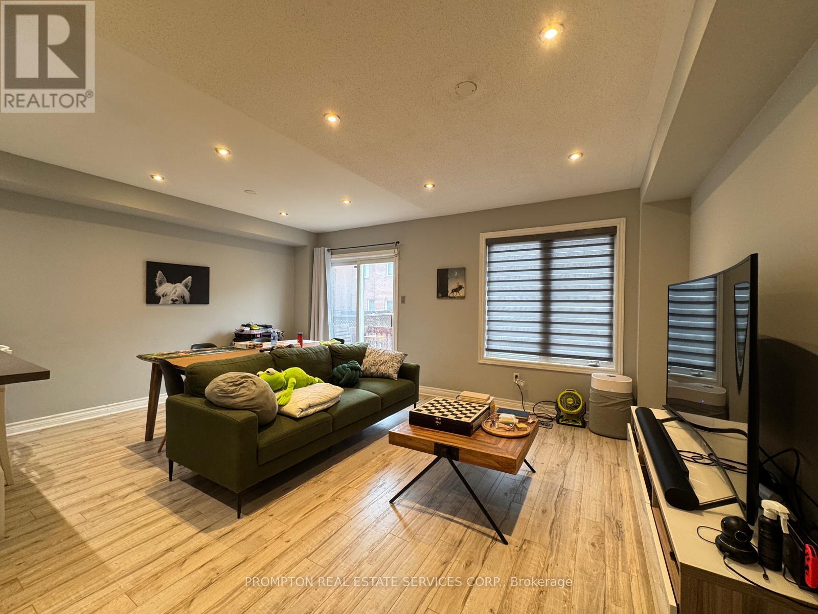 154 Amulet Crescent, Richmond Hill, Ontario  L4S 2T5 - Photo 2 - N13018176