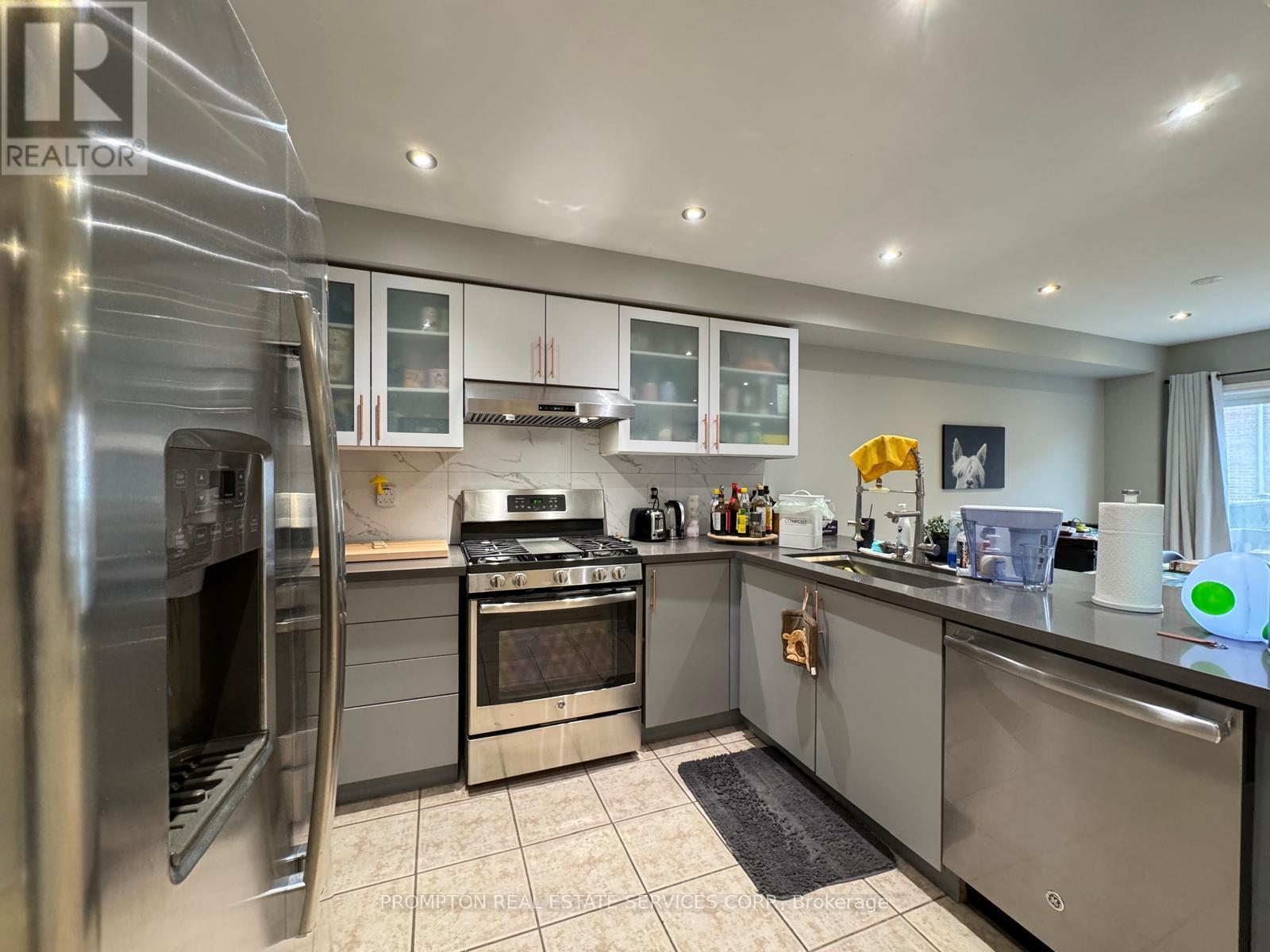 154 Amulet Crescent, Richmond Hill, Ontario  L4S 2T5 - Photo 4 - N13018176