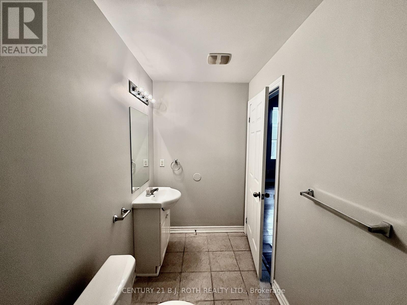 205 - 19 Dunlop Street W, Barrie, Ontario  L4N 1A1 - Photo 12 - S13018170