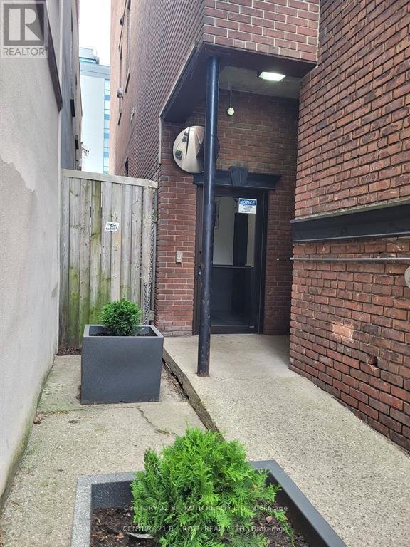 205 - 19 Dunlop Street W, Barrie, Ontario  L4N 1A1 - Photo 2 - S13018170