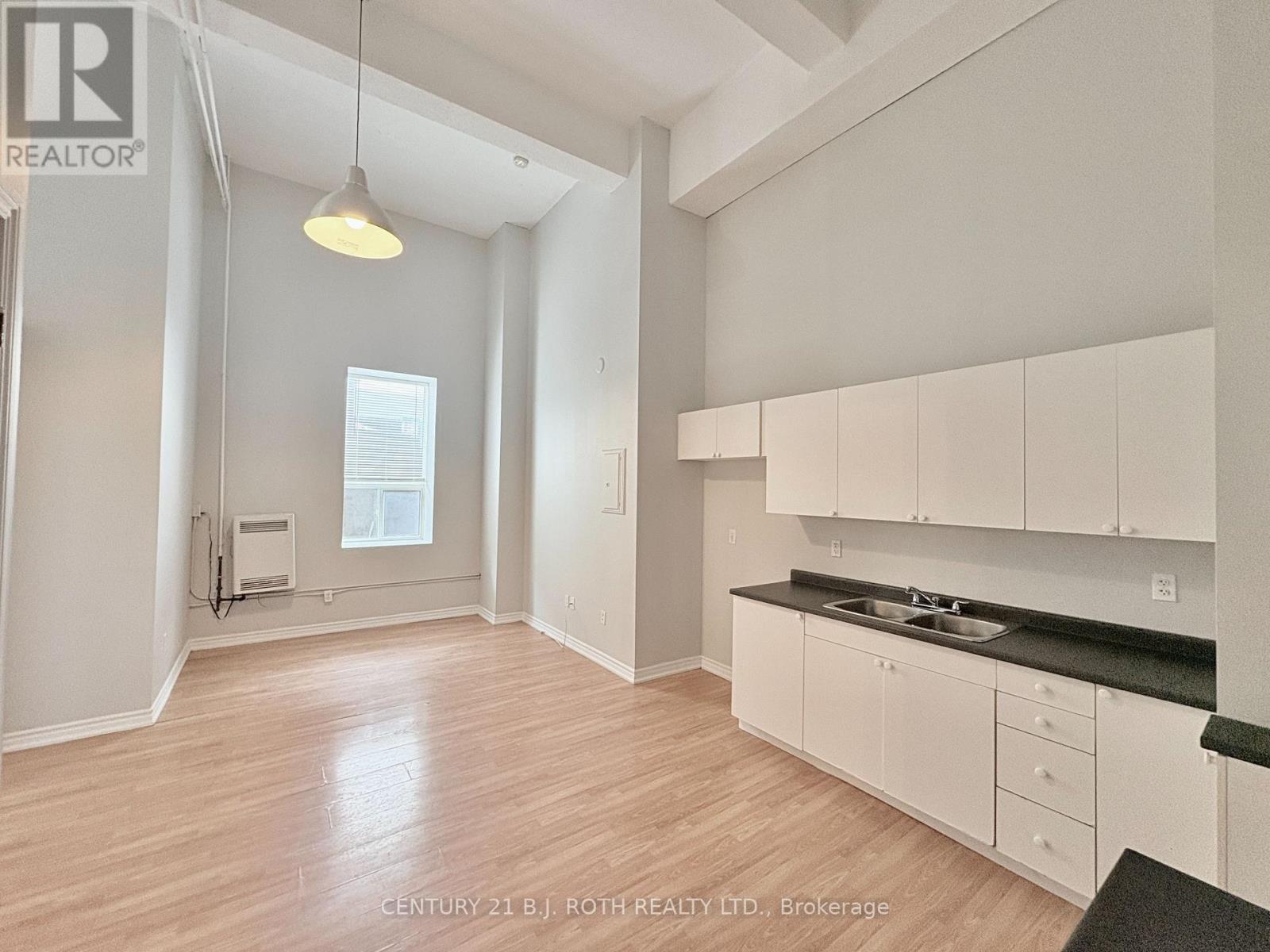 205 - 19 Dunlop Street W, Barrie, Ontario  L4N 1A1 - Photo 6 - S13018170