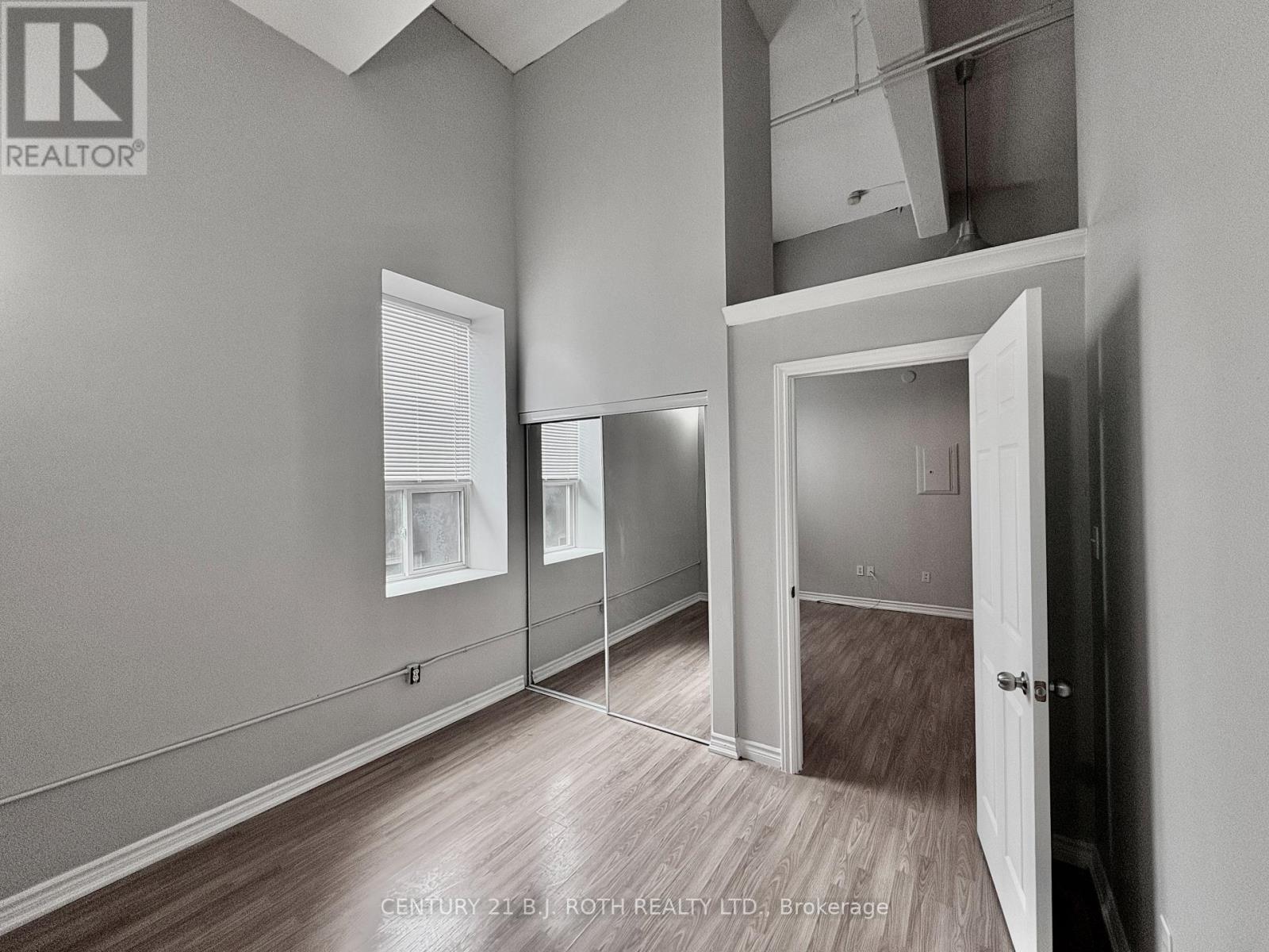 205 - 19 Dunlop Street W, Barrie, Ontario  L4N 1A1 - Photo 9 - S13018170