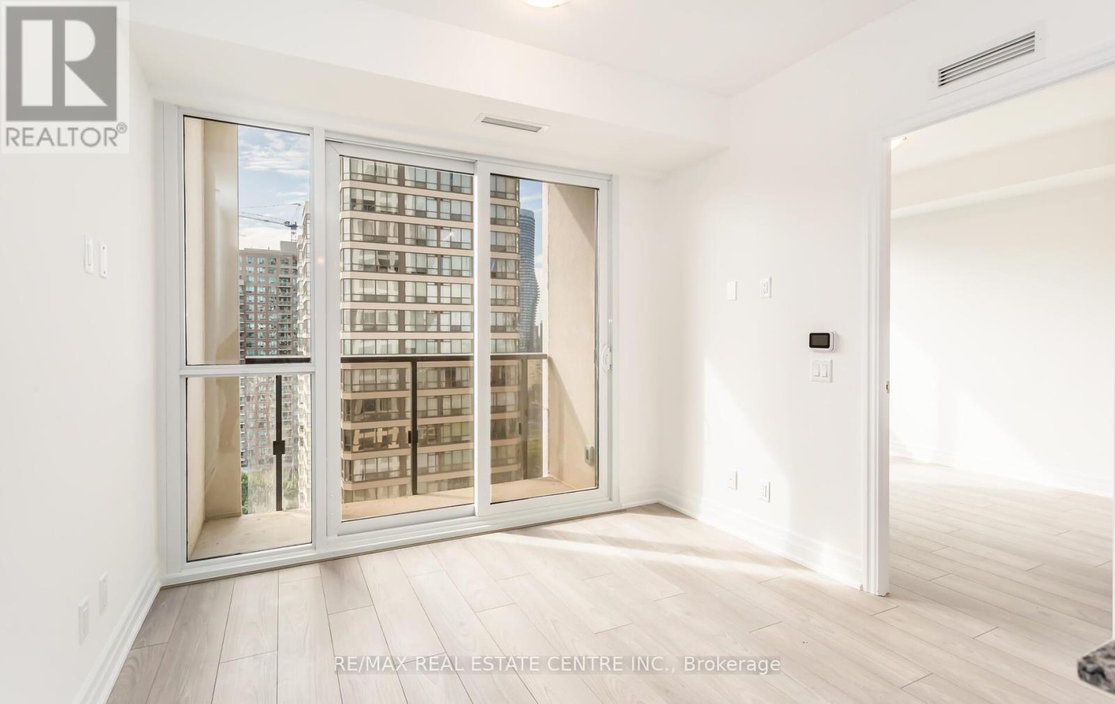 1610 - 36 Elm Drive W, Mississauga, Ontario  L5B 1L9 - Photo 12 - W13018058