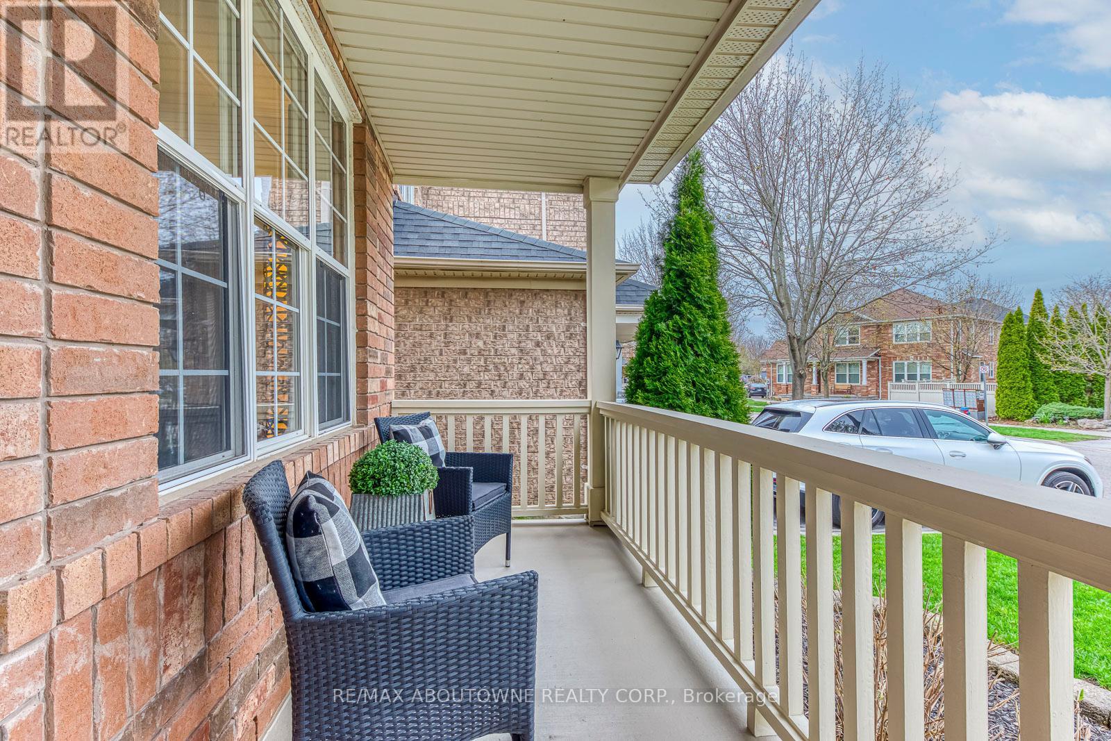 2536 Bracken Drive, Oakville, Ontario  L6M 4R7 - Photo 4 - W13018064