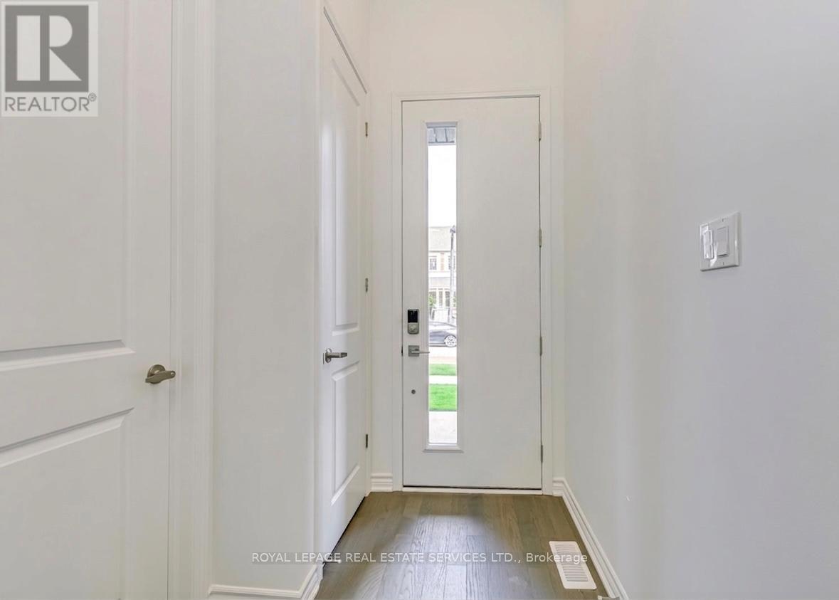 3026 Langdon Road, Oakville, Ontario  L6H 7Y5 - Photo 3 - W13018102