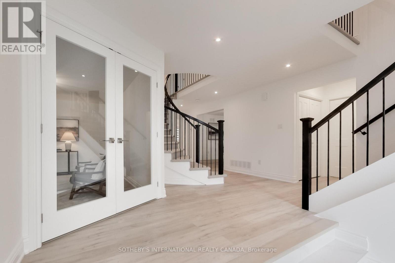 1124 Lansdown Drive, Oakville, Ontario  L6J 7N7 - Photo 15 - W13018156