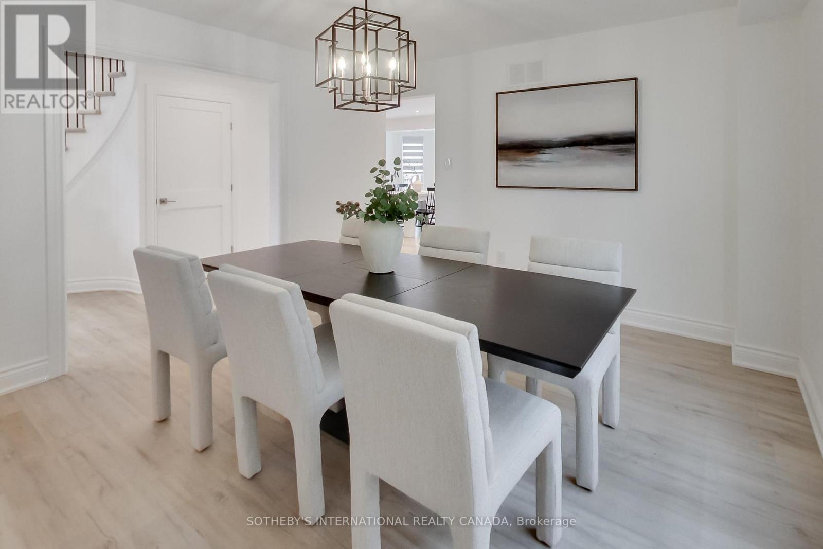 1124 Lansdown Drive, Oakville, Ontario  L6J 7N7 - Photo 4 - W13018156