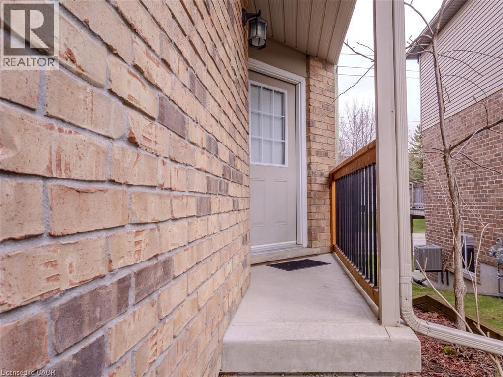 338 Maverick Street, Waterloo, Ontario  N2K 0A4 - Photo 3 - 40822160