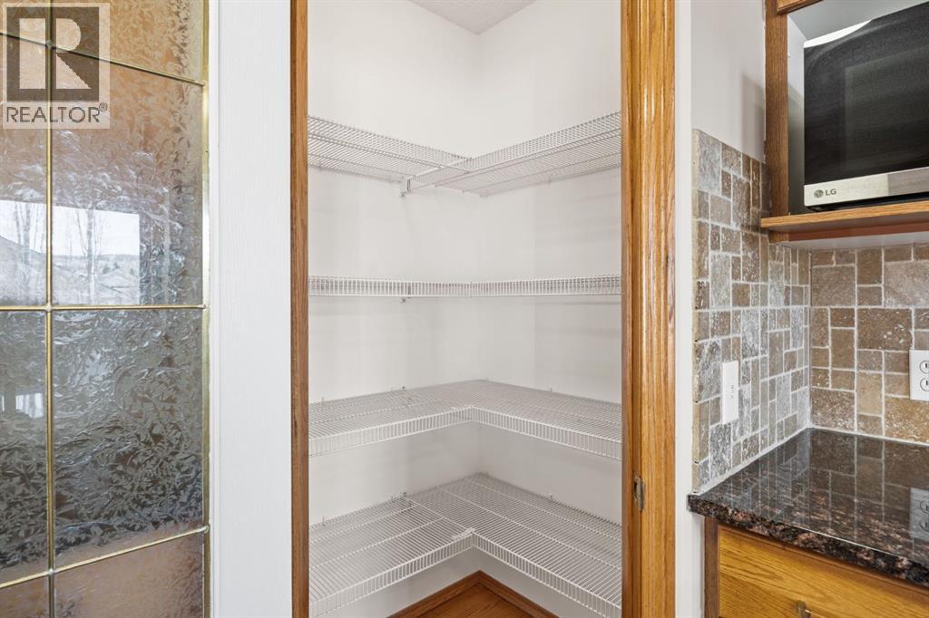 119 Valley Glen Bay Nw, Calgary, Alberta  T3B 5P9 - Photo 10 - A2303270