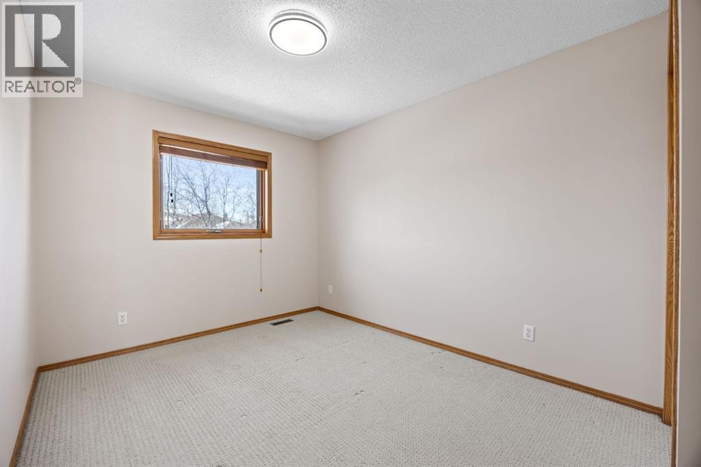 119 Valley Glen Bay Nw, Calgary, Alberta  T3B 5P9 - Photo 21 - A2303270