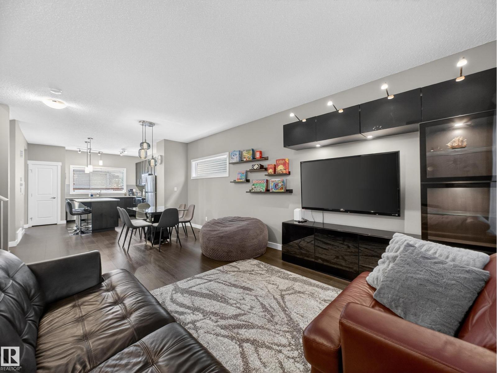 728 Secord Bv NW, Edmonton, Alberta  T5T 7A8 - Photo 2 - E4477102