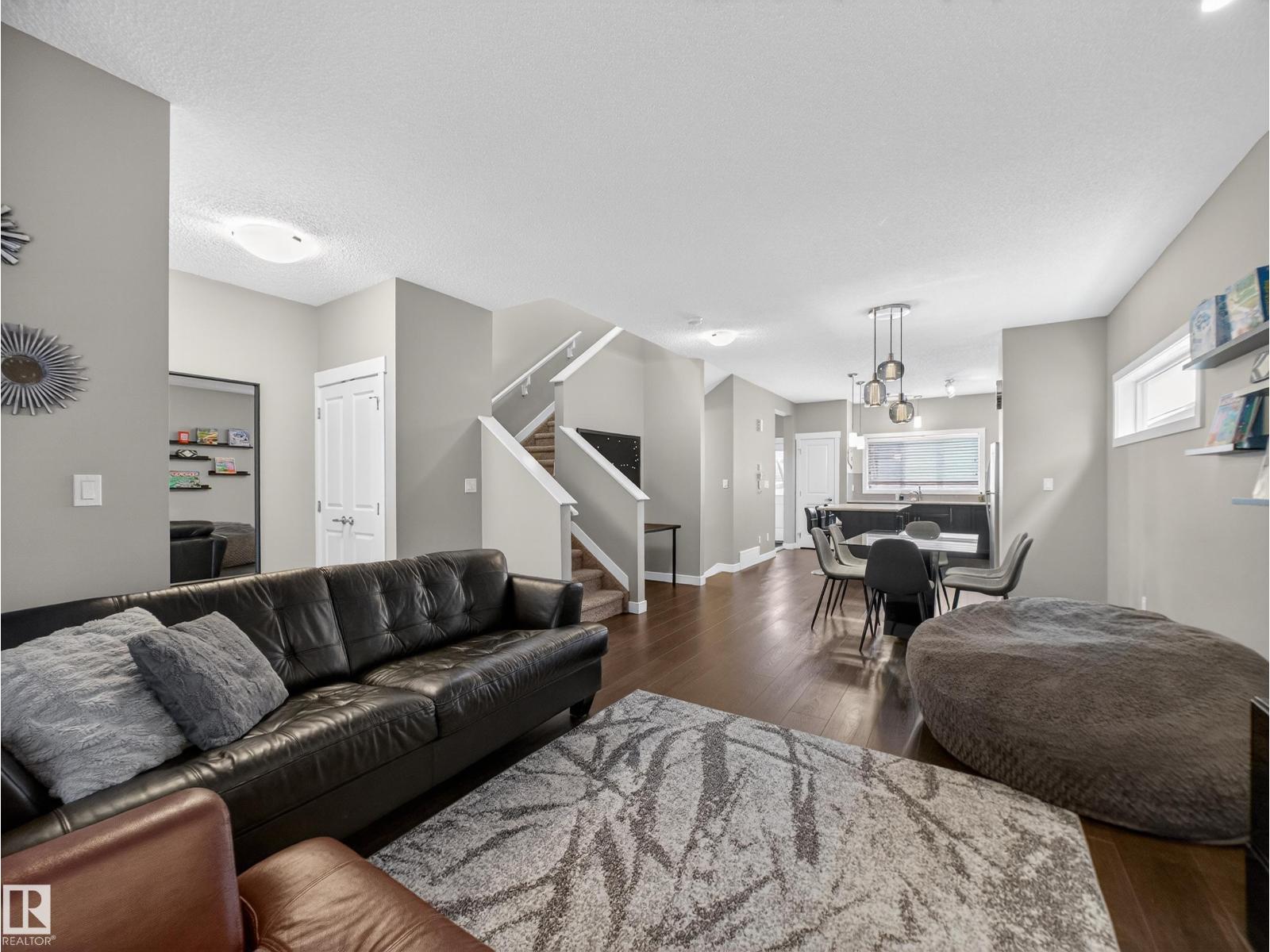 728 Secord Bv NW, Edmonton, Alberta  T5T 7A8 - Photo 3 - E4477102