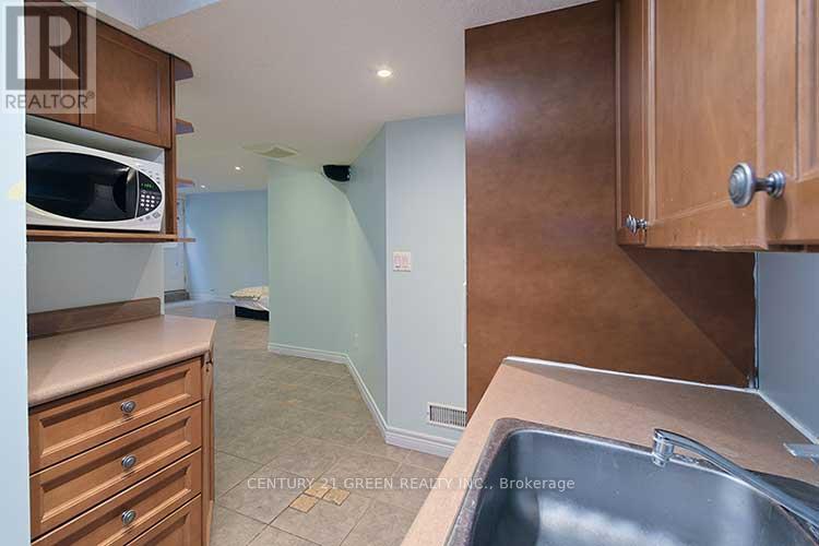 182 Starwood Drive, Guelph, Ontario  N1E 7G3 - Photo 23 - X13018104