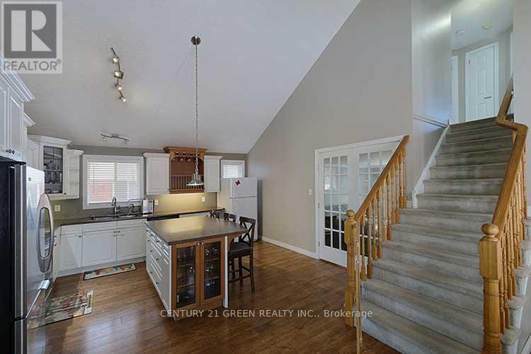 182 Starwood Drive, Guelph, Ontario  N1E 7G3 - Photo 8 - X13018104