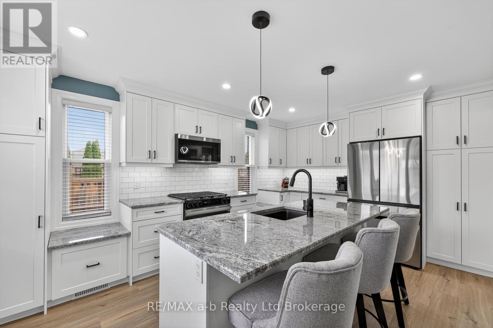 346 Riverview Drive, Strathroy-Caradoc, Ontario  N7G 4B7 - Photo 3 - X13018228