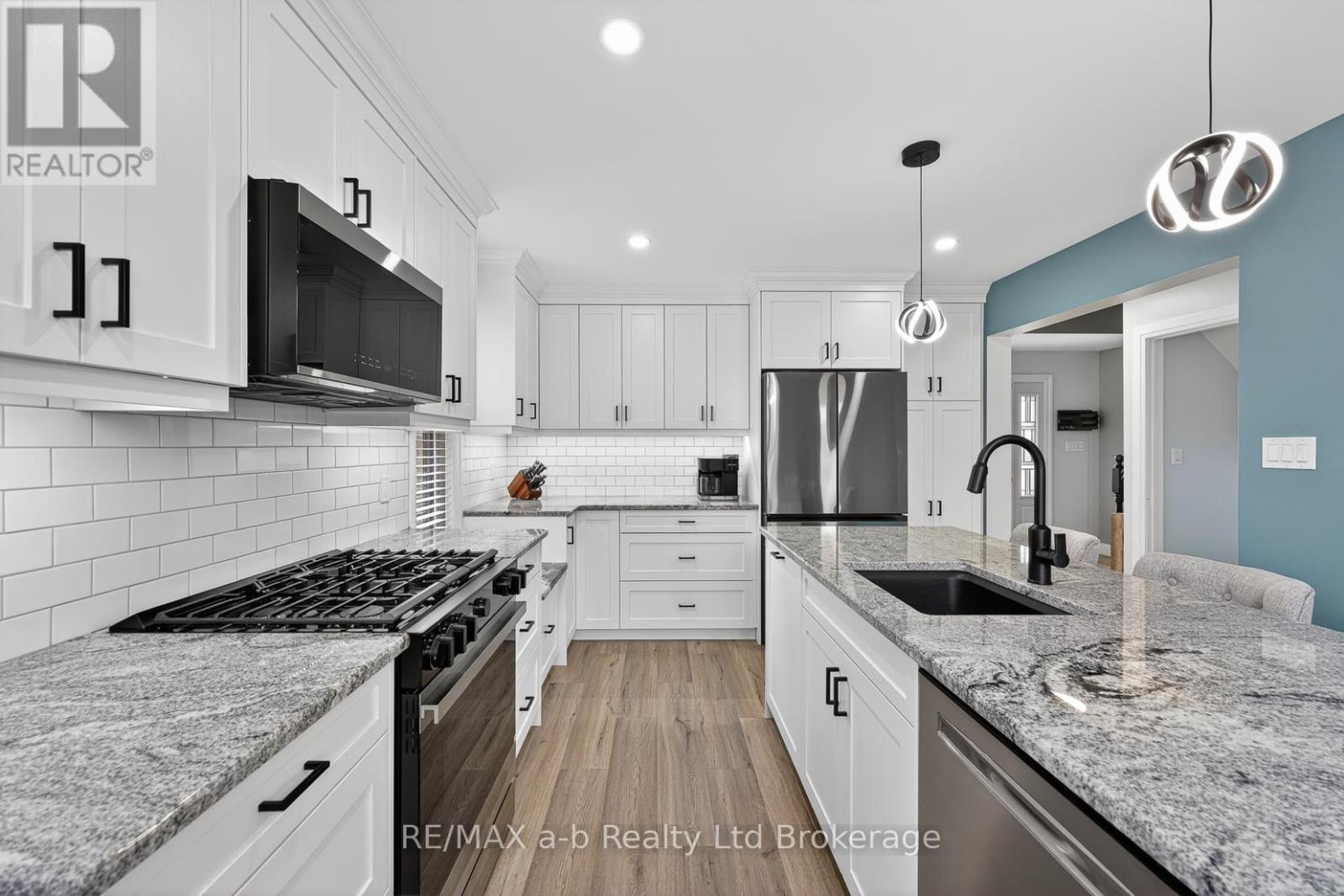 346 Riverview Drive, Strathroy-Caradoc, Ontario  N7G 4B7 - Photo 4 - X13018228