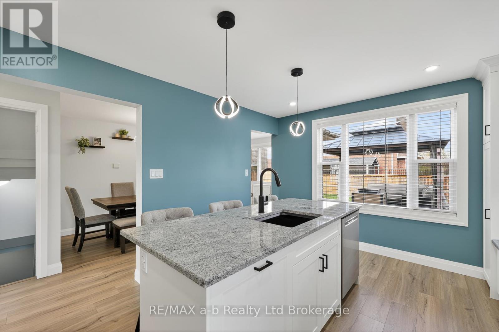 346 Riverview Drive, Strathroy-Caradoc, Ontario  N7G 4B7 - Photo 5 - X13018228