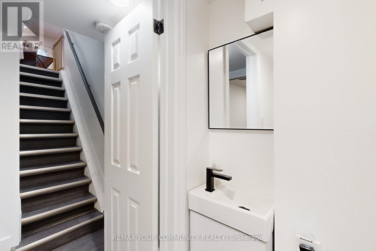 8 Victor Drive, Whitchurch-Stouffville, Ontario  L4A 3G5 - Photo 26 - N12811330