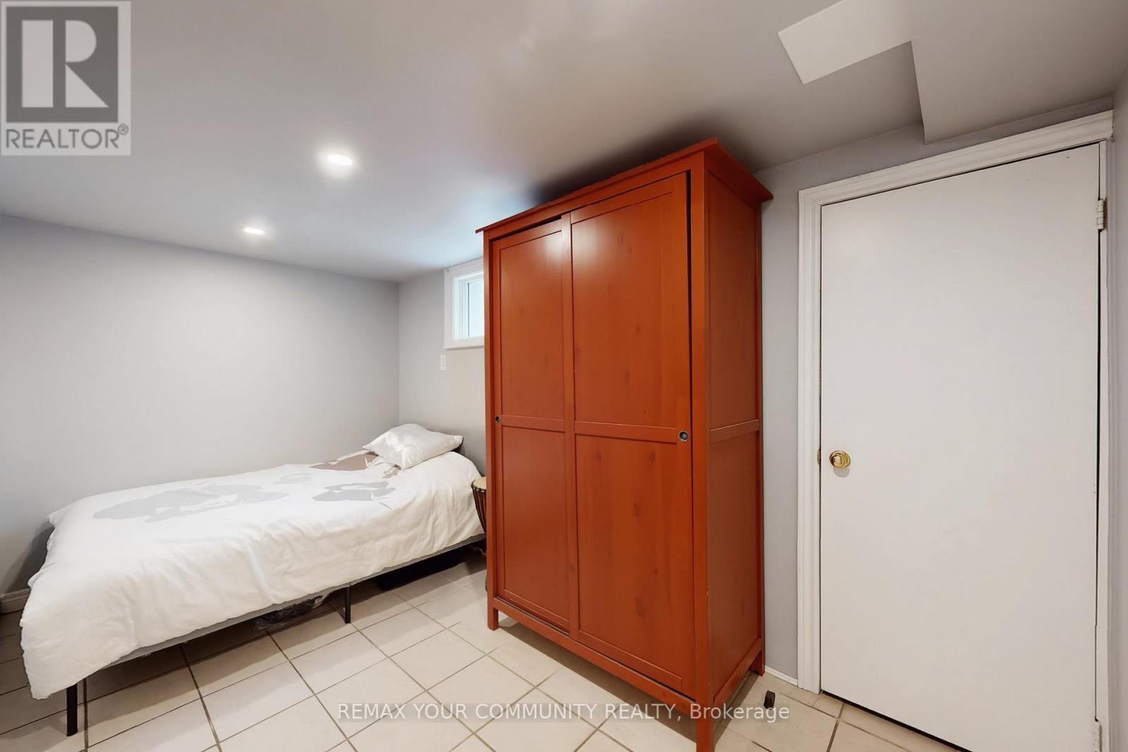 8 Victor Drive, Whitchurch-Stouffville, Ontario  L4A 3G5 - Photo 24 - N12811330