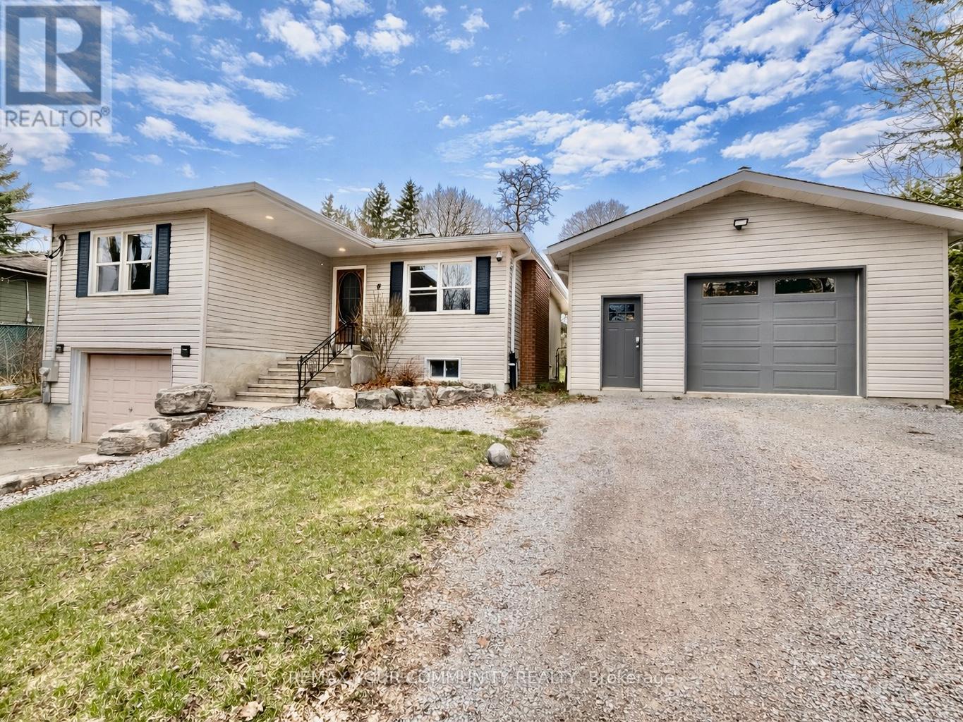 8 Victor Drive, Whitchurch-Stouffville, Ontario  L4A 3G5 - Photo 2 - N12811330