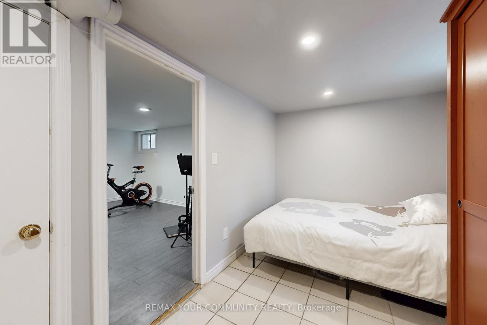 8 Victor Drive, Whitchurch-Stouffville, Ontario  L4A 3G5 - Photo 25 - N12811330