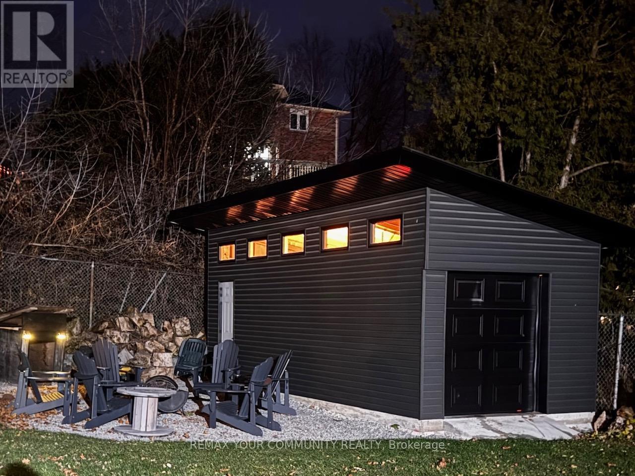 8 Victor Drive, Whitchurch-Stouffville, Ontario  L4A 3G5 - Photo 33 - N12811330