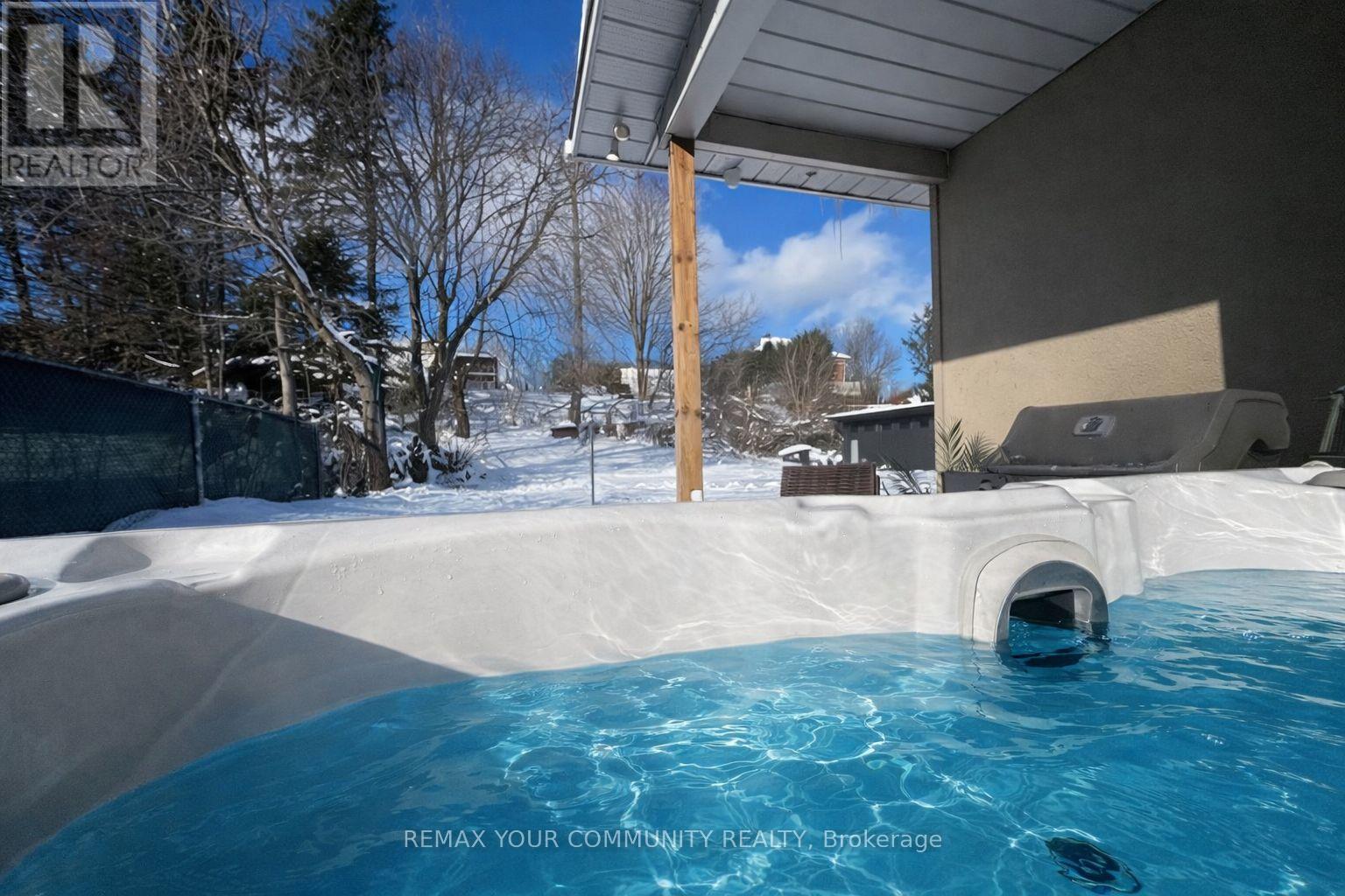 8 Victor Drive, Whitchurch-Stouffville, Ontario  L4A 3G5 - Photo 39 - N12811330