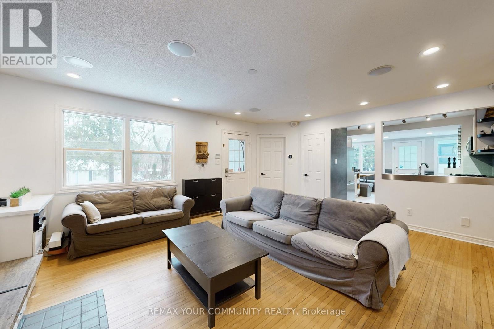 8 Victor Drive, Whitchurch-Stouffville, Ontario  L4A 3G5 - Photo 6 - N12811330