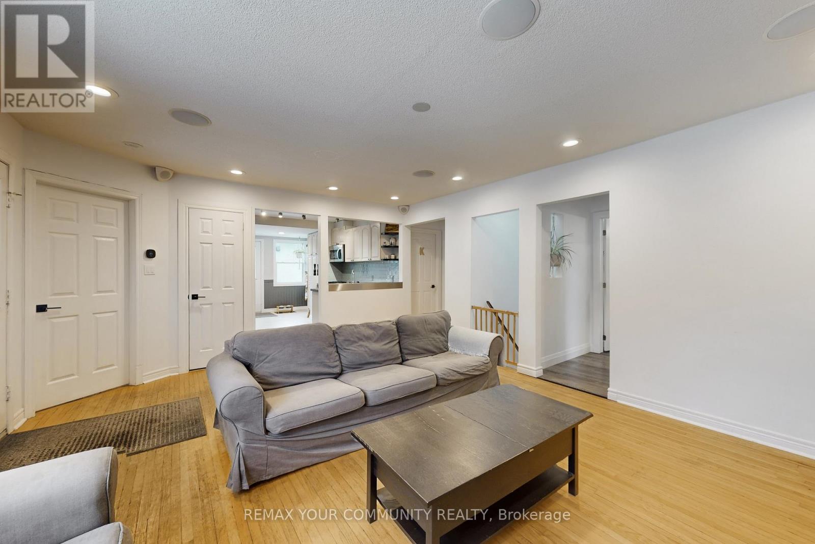 8 Victor Drive, Whitchurch-Stouffville, Ontario  L4A 3G5 - Photo 8 - N12811330