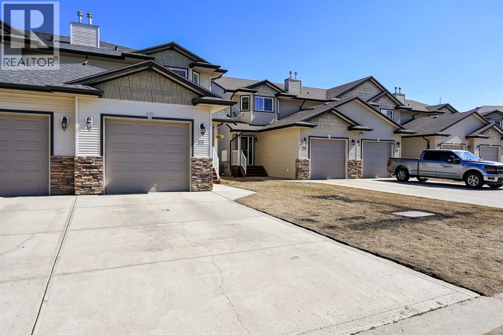 27 Legend Court, Sylvan Lake, Alberta  T4S 0B8 - Photo 2 - A2301894