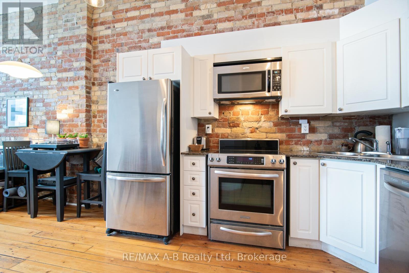 #201 - 66 Wellington Street, Stratford, Ontario  N5A 2L2 - Photo 2 - X13018218