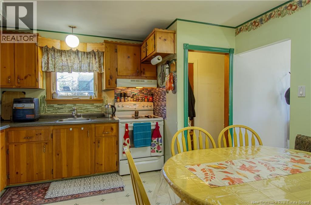 37 Creighton Avenue, Saint John, New Brunswick  E2J 3G8 - Photo 2 - NB136974