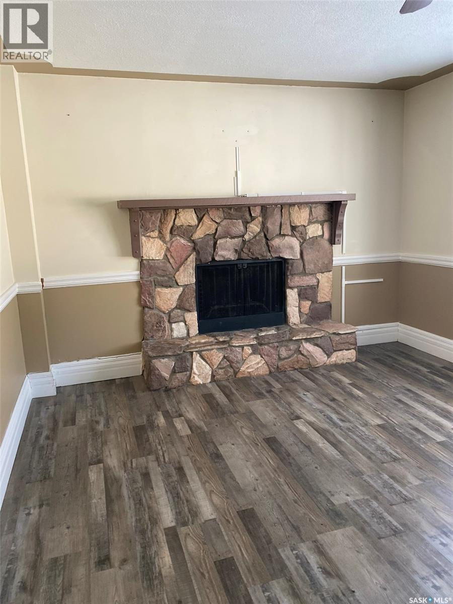 117 Prospect Avenue, Oxbow, Saskatchewan  S0C 2B0 - Photo 2 - SK033351