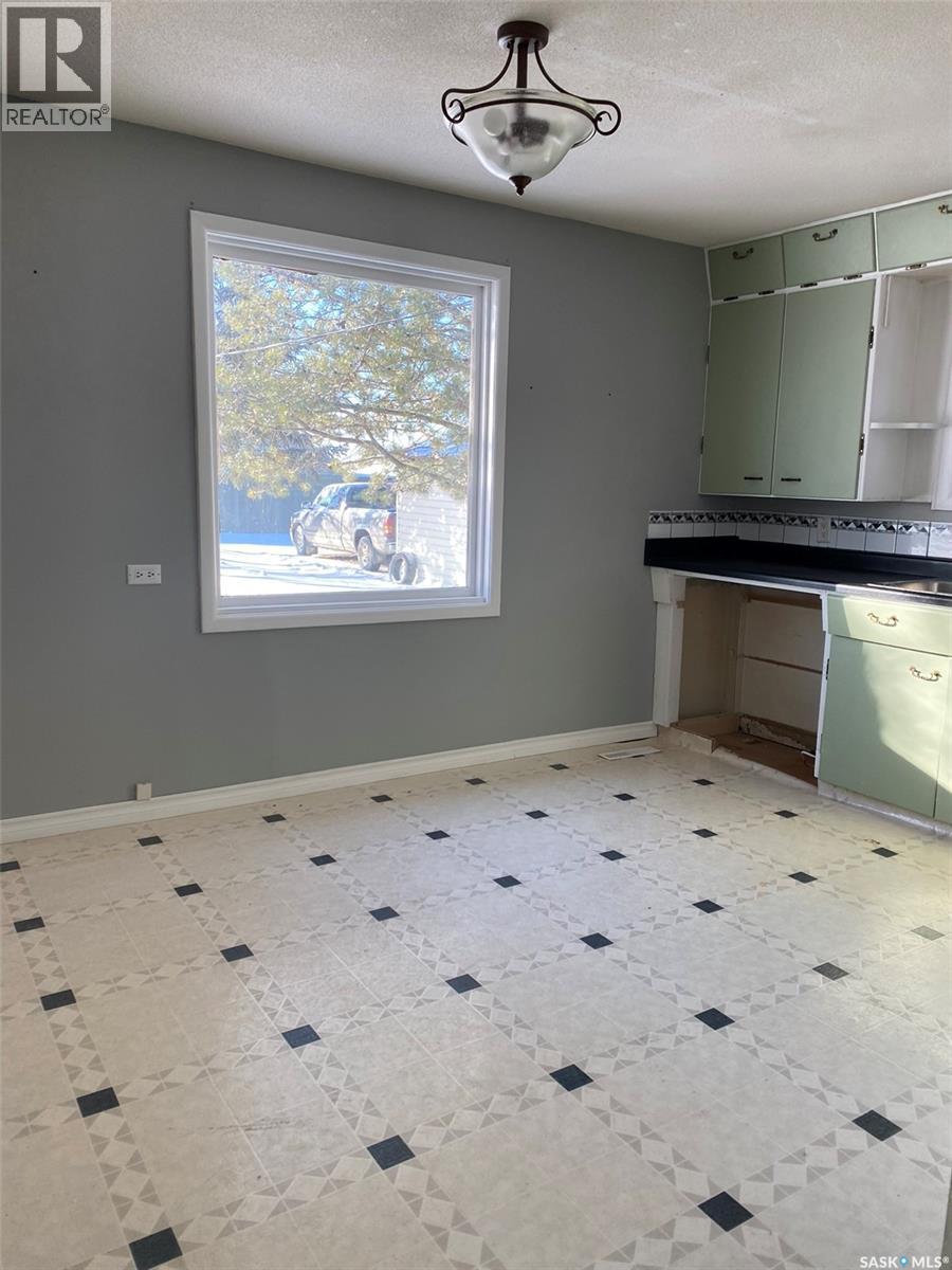 117 Prospect Avenue, Oxbow, Saskatchewan  S0C 2B0 - Photo 5 - SK033351