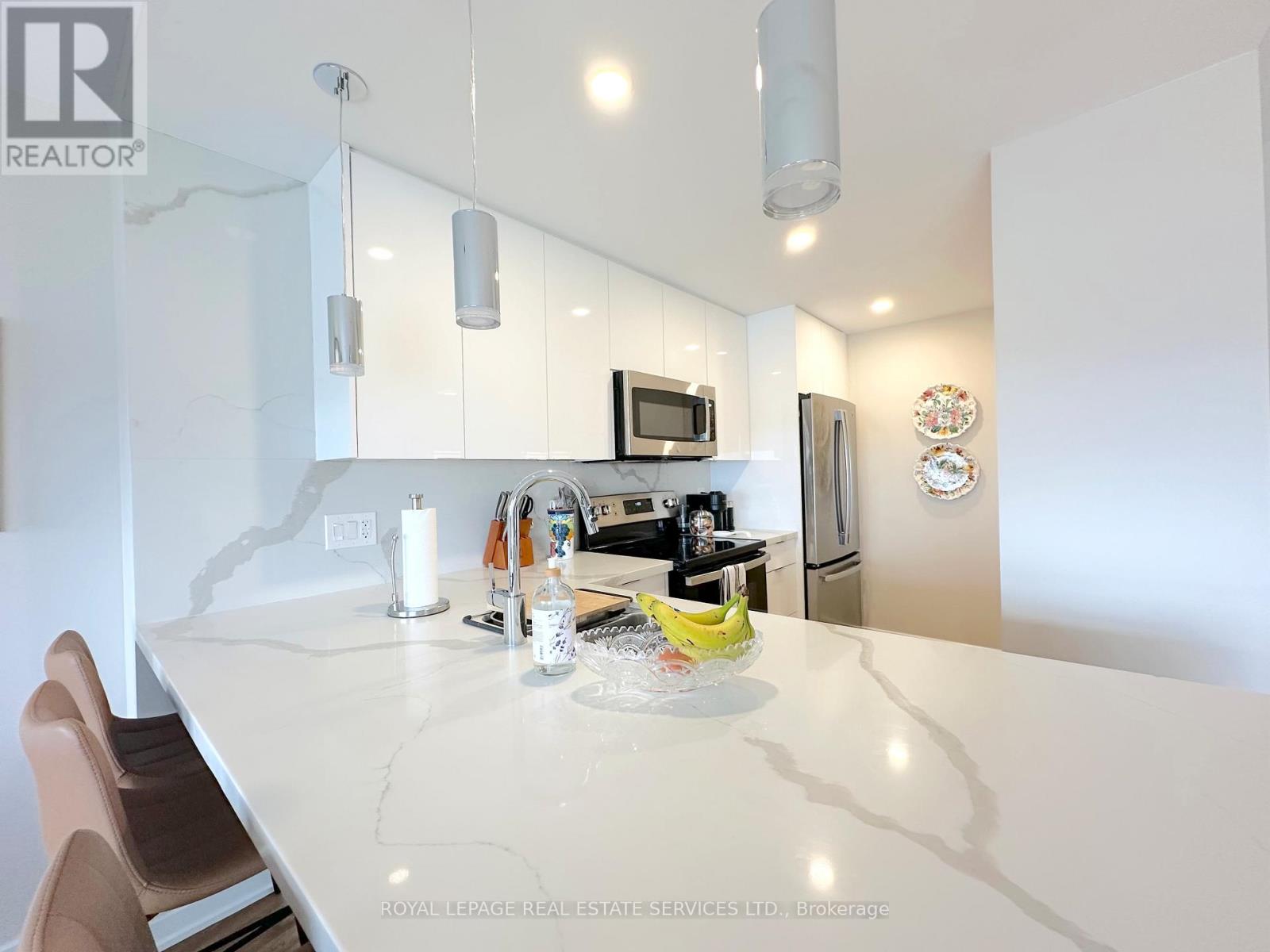 1201 - 125 Forsythe Street, Oakville, Ontario  L6K 3K1 - Photo 4 - W13018234