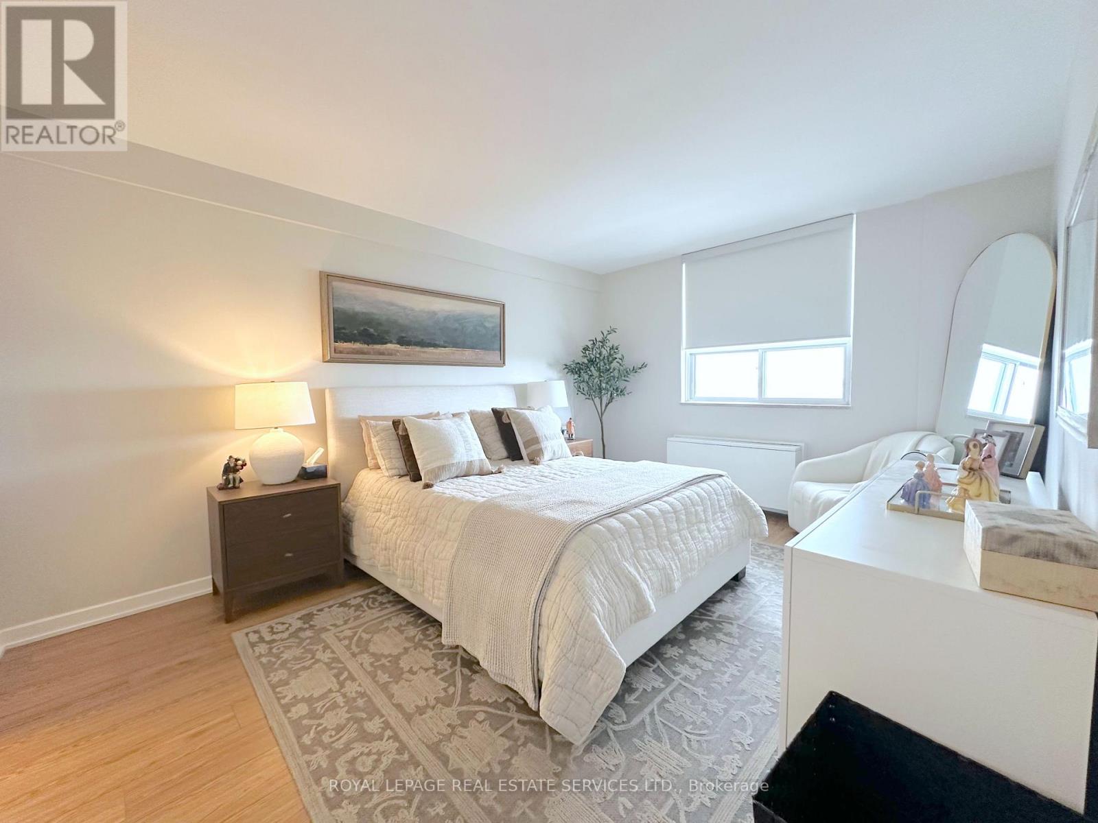 1201 - 125 Forsythe Street, Oakville, Ontario  L6K 3K1 - Photo 8 - W13018234